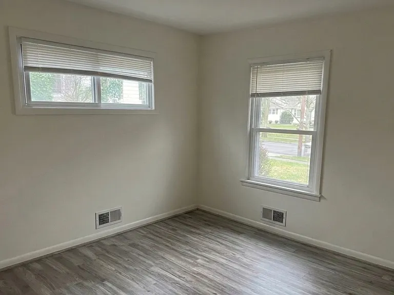 2004 Dana Dr — Photo 2