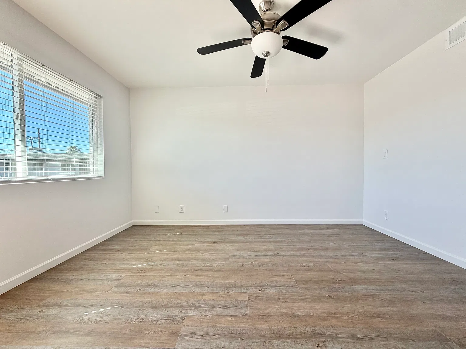 2 bed, $1,425 — Photo 2