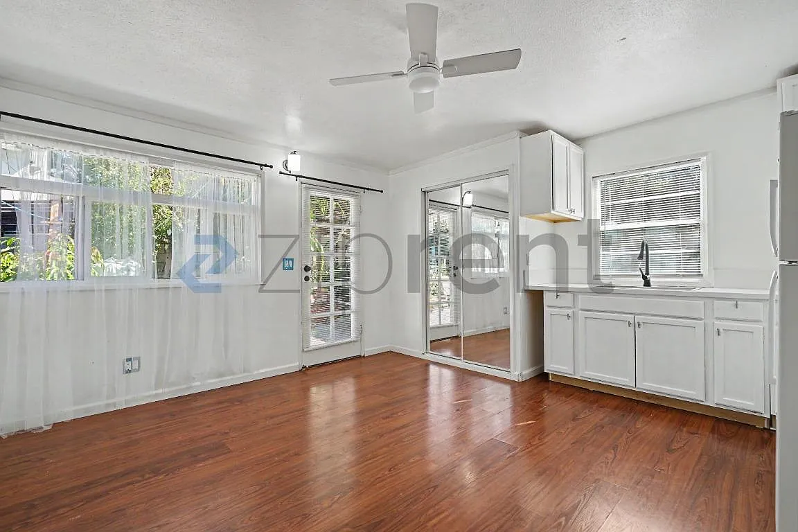 1 bed, 350 sqft, $2,050 — Photo 1