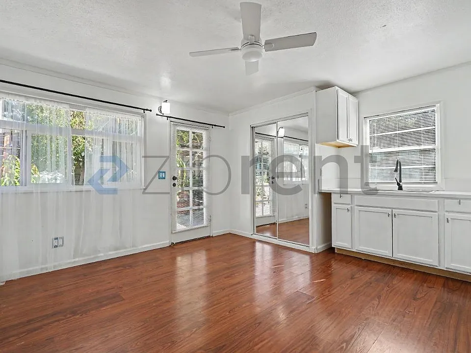 2755 Sanborn Ave