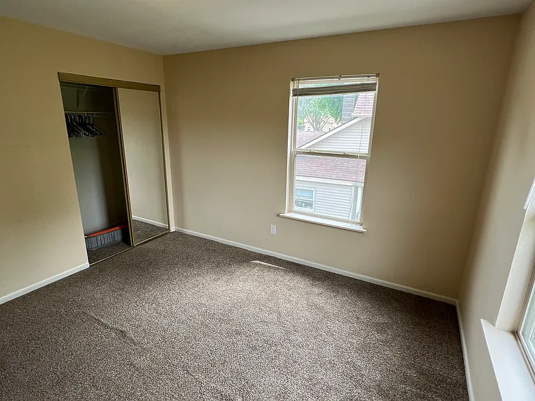 918 E Front St #D — Photo 10