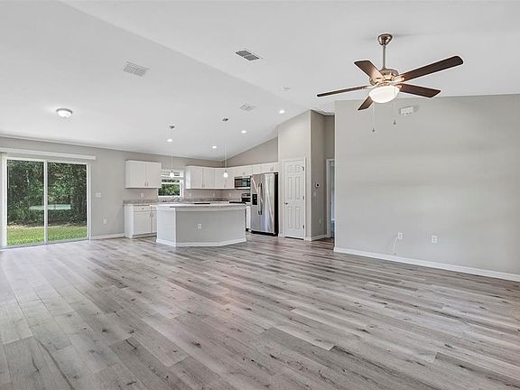 3rd image of 21512 SW Rainbow Lakes Blvd