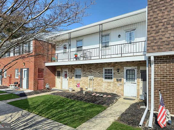 3rd image of 1640 Devers Rd #D