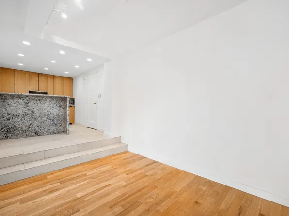 200 West 20th Street image 9 of 18