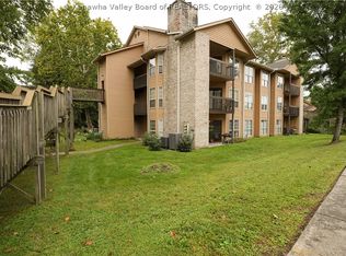 310 Oakbridge Dr, Hurricane, WV 25526