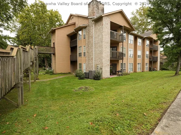 310 Oakbridge Dr, Hurricane, WV 25526