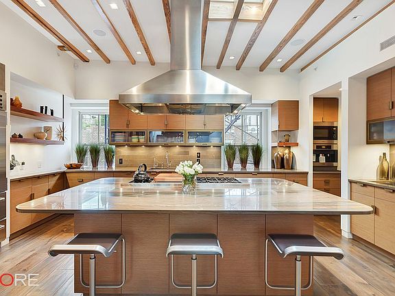 4th image of 430 Greenwich St