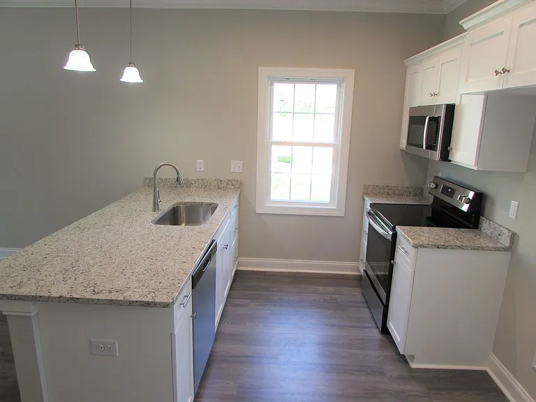1094 20th St NE — Photo 5