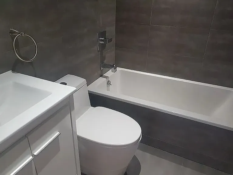 220 Vernon Ave #4B — Photo 10