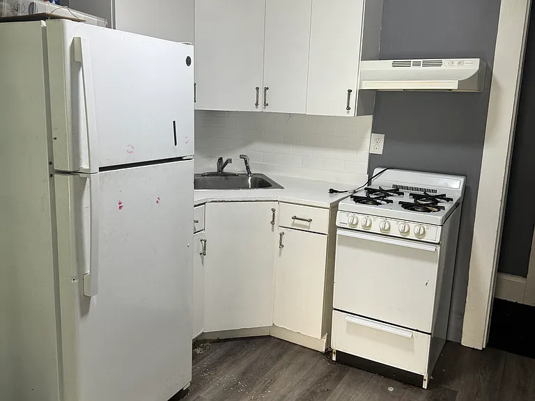 140 Adams St #3 — Photo 6