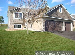 908 Forest Edge Dr, Jordan, MN 55352