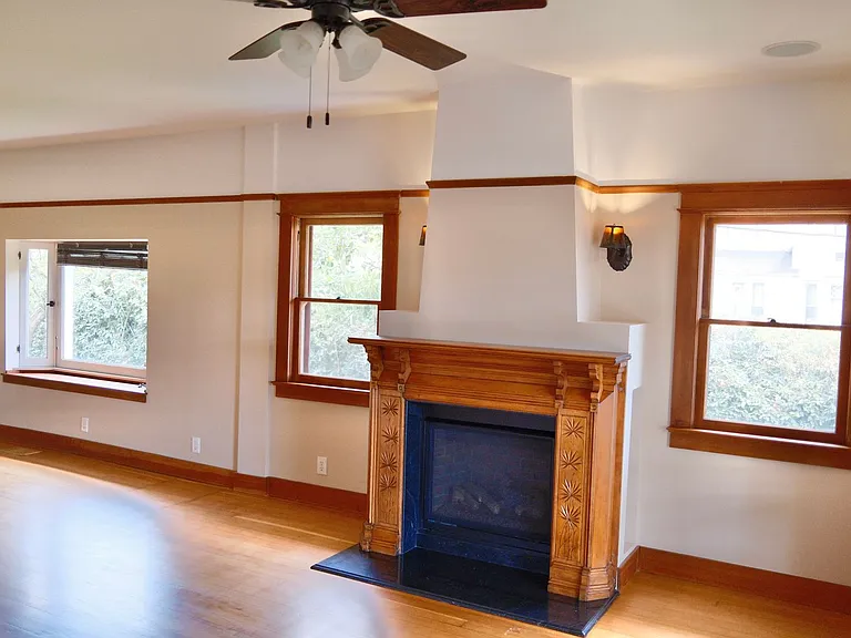 6433 Crescent St — Photo 32