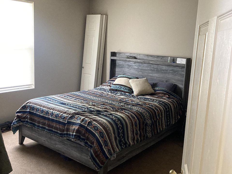 Front bedroom (2nd bedroom)