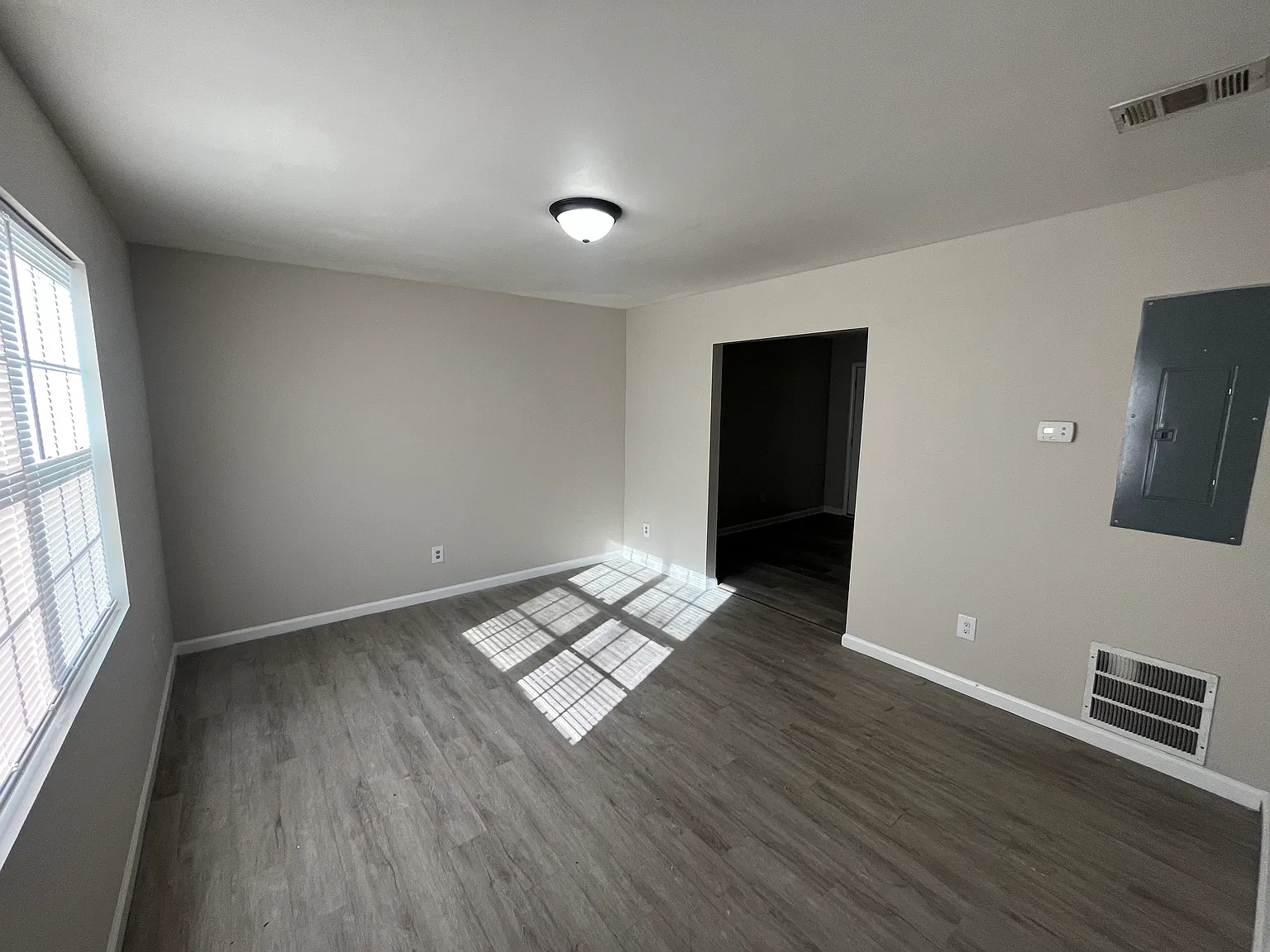 2 bed, 864 sqft, $900 — Photo 2