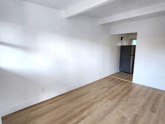 4th image of 10516 S Inglewood Ave APT 4