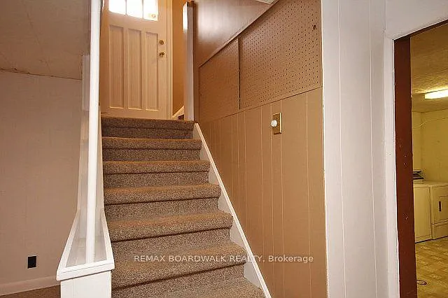 209 Knox Cres — Photo 15