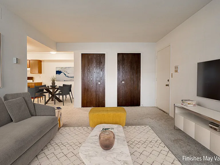 Fox Pointe Apartments — Photo 11