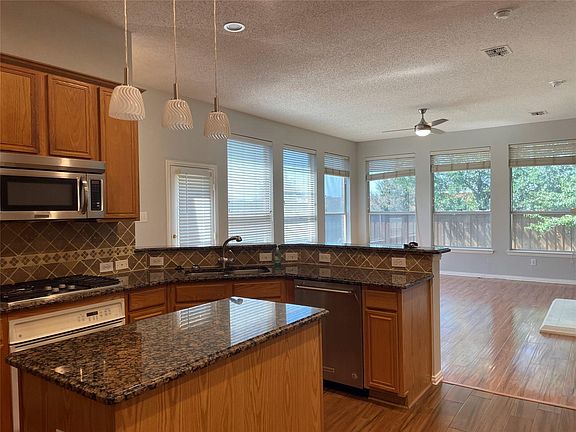 5th image of 863 Mullrany Dr