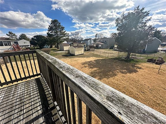 3rd image of 304 Cloverfield Ln