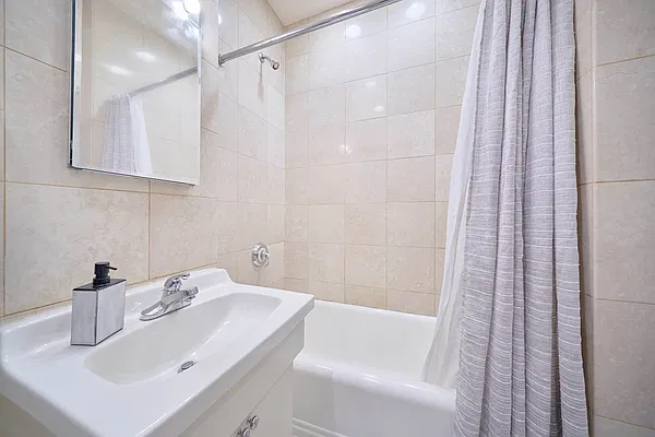 Rented by Living New York | media 9