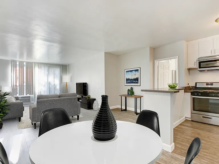 Yarmouth Apartments — Photo 22