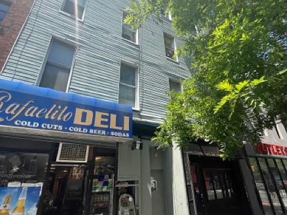 3rd image of 128 Bedford Ave #Mx