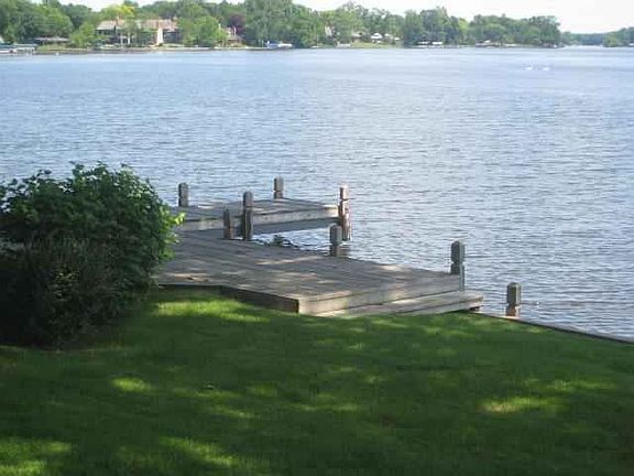 4th image of 1545 Greenleaf Blvd