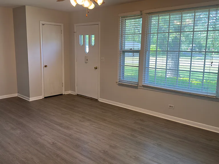 702 Belaire Dr — Photo 6