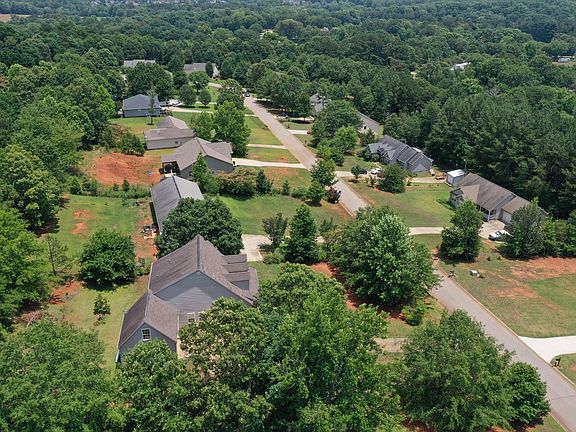 4th image of 227 Hallmark Cir
