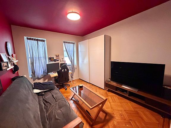 4th image of 19-29 Ditmars Blvd #2RR