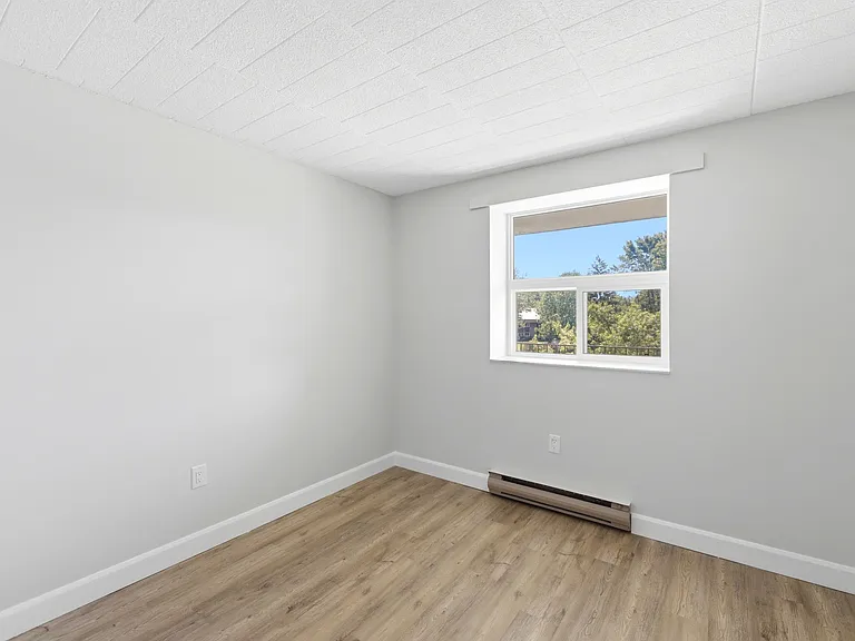 100 McFarlane Ave — Photo 18