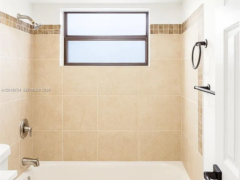 417 NW 2nd Ave #9 — Photo 4