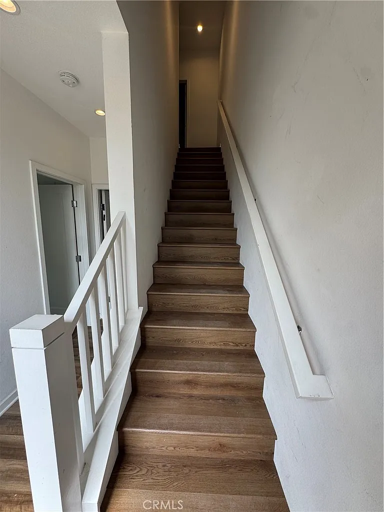 4 bed, 3.5 bath, 1900 sqft, $4,800 — Photo 4