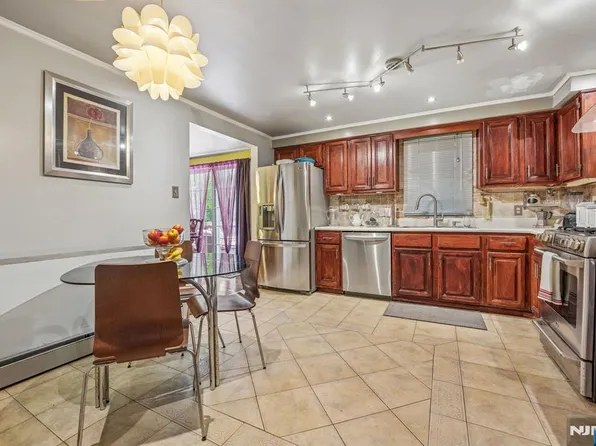 121 Wood St, Englewood, NJ 07631