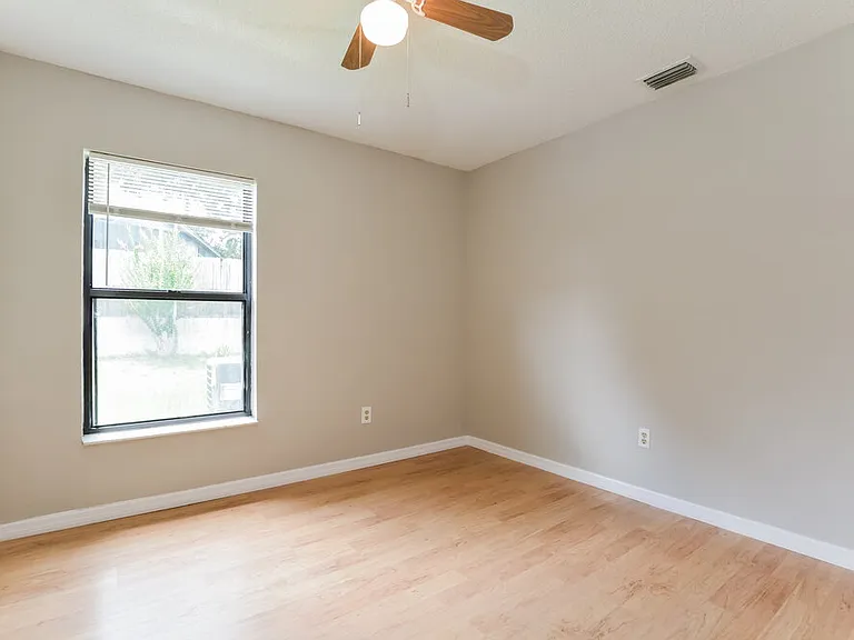 1058 Dees Dr — Photo 14