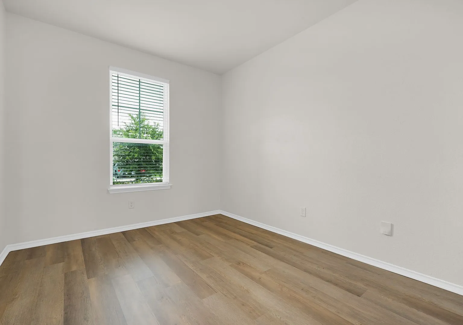 Spacious 4-Bedroom Rental Home Ideal for Families & Military Transfers — Photo 3
