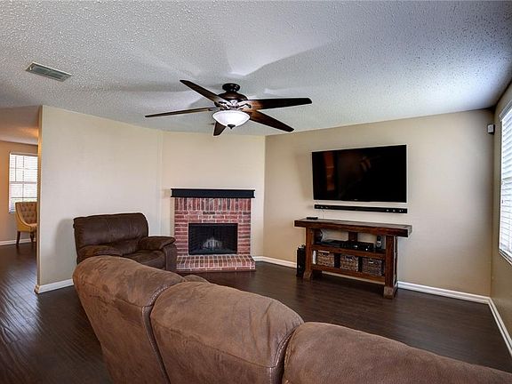5th image of 1700 Arbuckle Dr