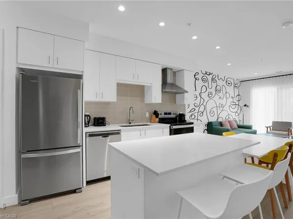 15 Glebe St #605, Cambridge, ON N1S 0C3