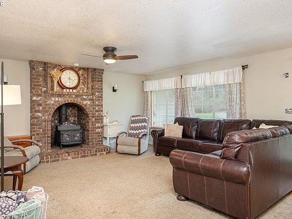 3rd image of 20515 NE 267th St