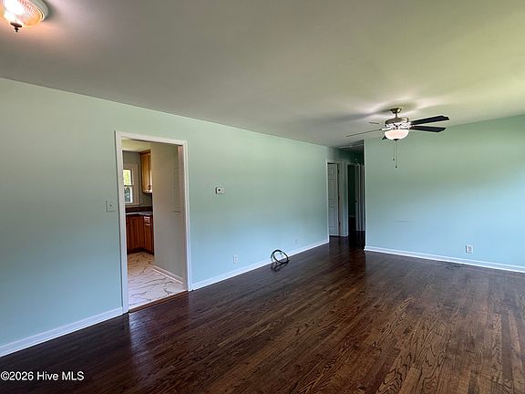 5th image of 18 White Oak Street