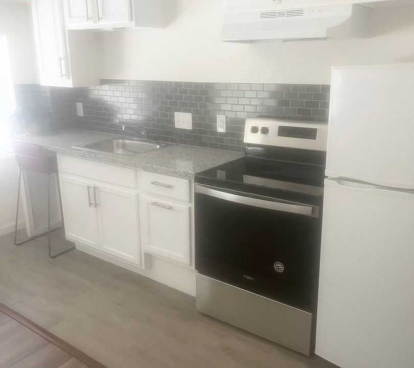 1st image of 2233 Grant St #22