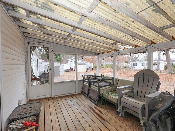 3rd image of 4 Briarwood Drive
