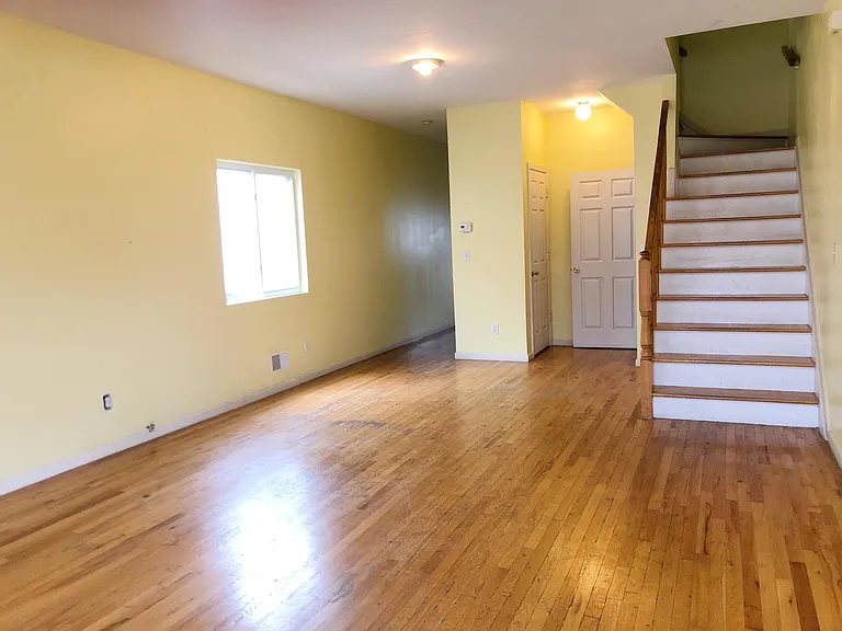 223 Clifton Ave — Photo 2