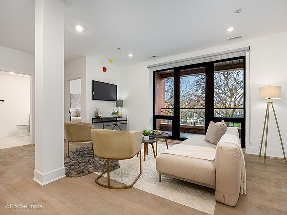 4th image of 4713 N Clark St #509