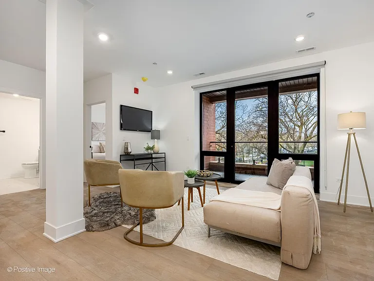4713 N Clark St #401 — Photo 4