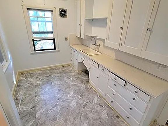 4th image of 4934-4938 NE Wistaria Dr