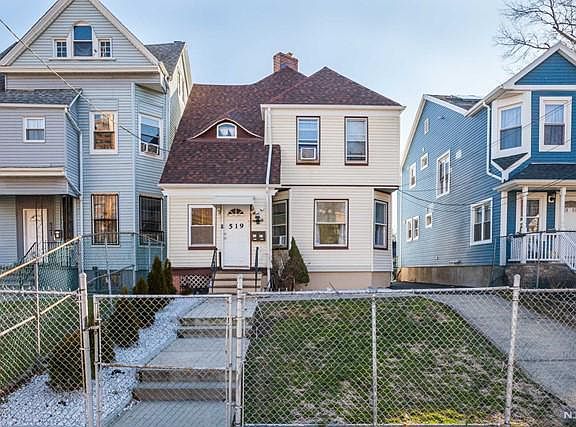 2nd image of 517 Summer Ave #519