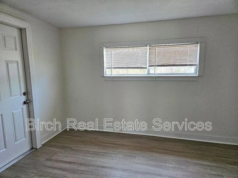 1247 Chelsea Ln — Photo 10