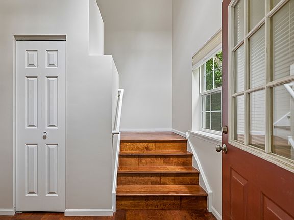 3rd image of 748 Tree Top Ln