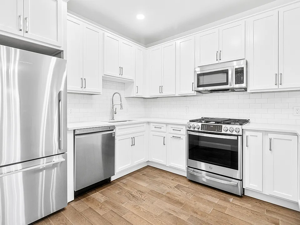 206-208 E Main St #4